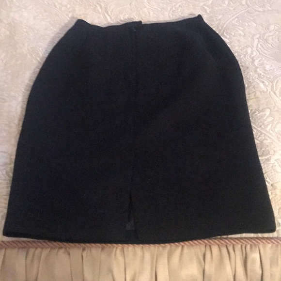 Villager Black Pencil Skirt NWOT 4P 4 Petite - Picture 2 of 2